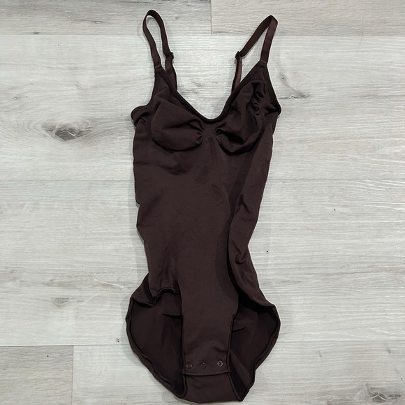 SKIMS Seamless Sculpt Brief Bodysuit in Espresso - Picture 2 of 2